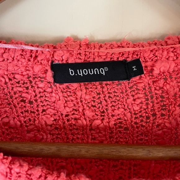 B. Young Aeba Pullover Textured Coral Size Medium - Picture 2 of 8